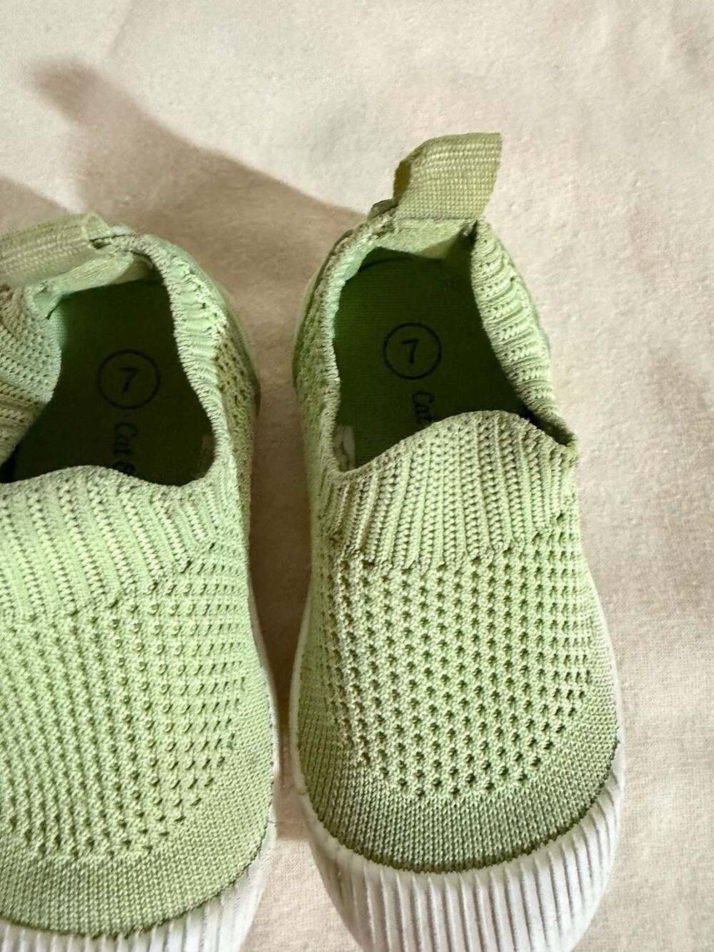 Kids Running Sport Shoes. Breathable Mesh School Shoe Soft Sole Casual Walking